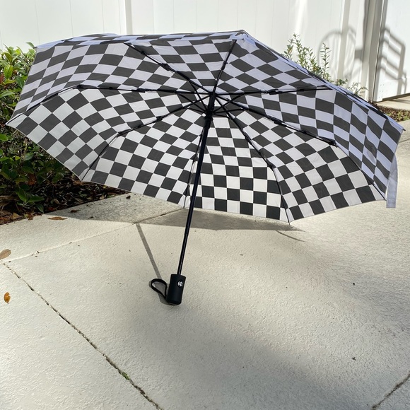 VANS Family Umbrella Checkerboard Black White - Picture 2 of 6